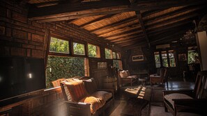 Books - El Encuentro Posada Boutique (Chacras de Coria)