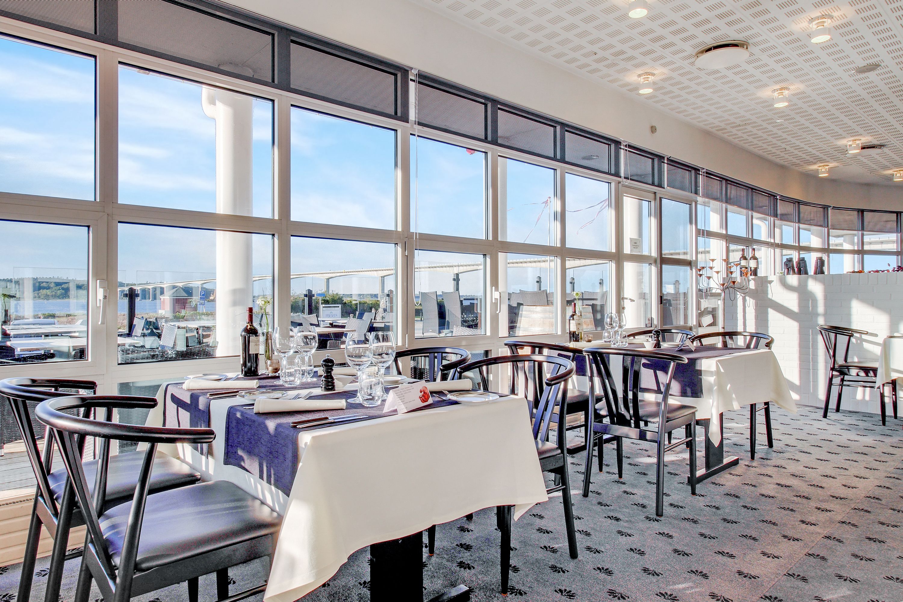 供應早餐、午餐和晚餐，海灘景觀