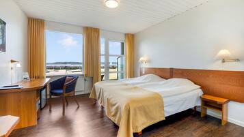 Superior-Zimmer, Terrasse | Allergikerbettwaren, Schreibtisch, Bügeleisen/Bügelbrett