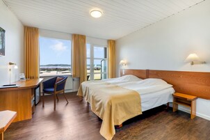 Habitación superior, terraza | Ropa de cama hipoalergénica, escritorio, tabla de planchar con plancha