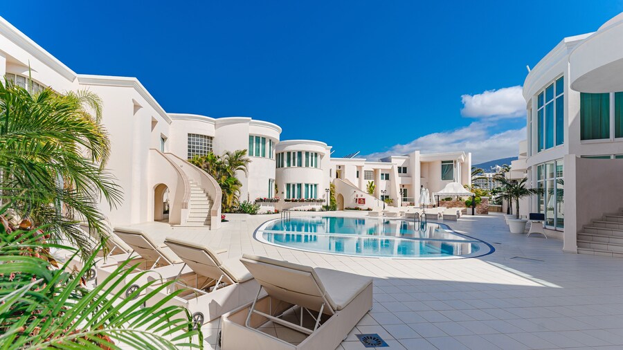 Flamingo Suites Boutique Hotel