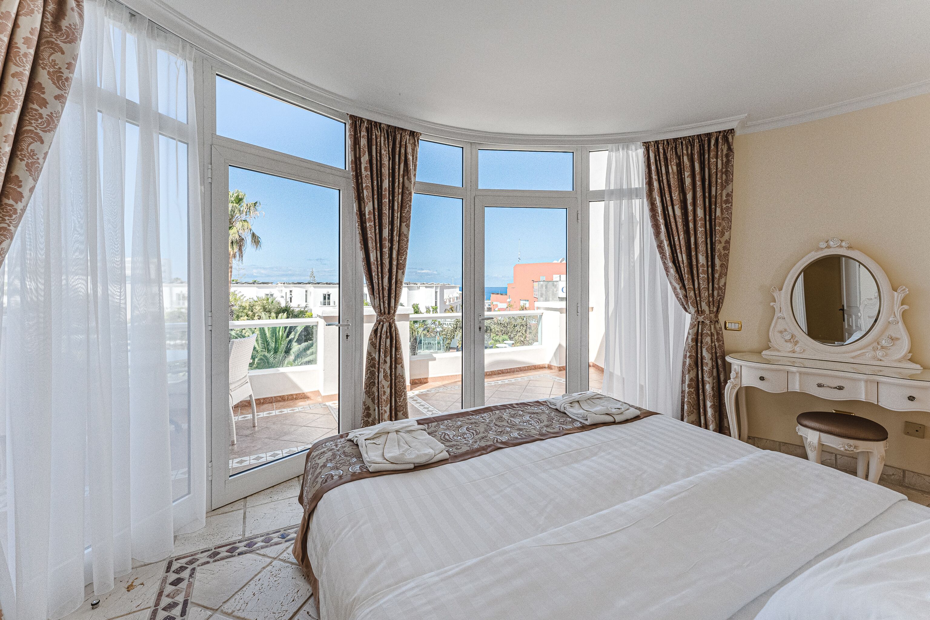 Deluxe Suite, 1 Bedroom, Private Pool | Pillow-top beds, minibar, in-room safe, individually furnished