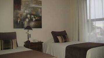 Minibar, coffres-forts dans les chambres, Wi-Fi gratuit, draps fournis