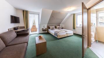 Comfort Double Room | Desk, iron/ironing board, free cribs/infant beds, free WiFi