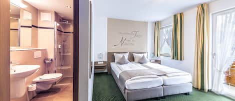 Comfort Double Room | Meja, seterika/papan seterika, katil bayi/kot (percuma), Wi-fi percuma