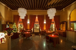 Interior detail - Albergo Antica Corte Marchesini (Campagna Lupia)