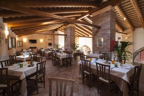 Dinner served - Albergo Antica Corte Marchesini (Campagna Lupia)