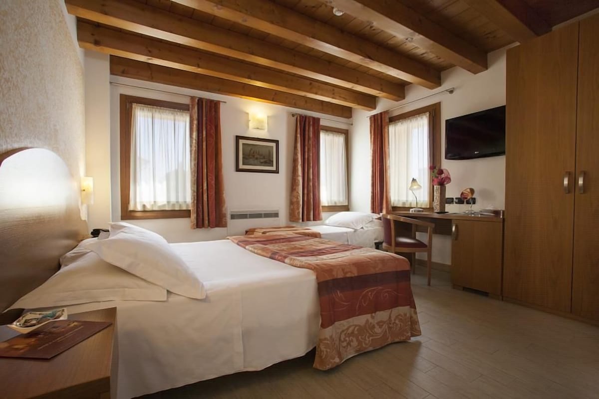 Comfort Triple Room | Down comforters, minibar, in-room safe, desk