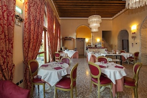 Colazione a buffet inclusa, servita tutte le mattine