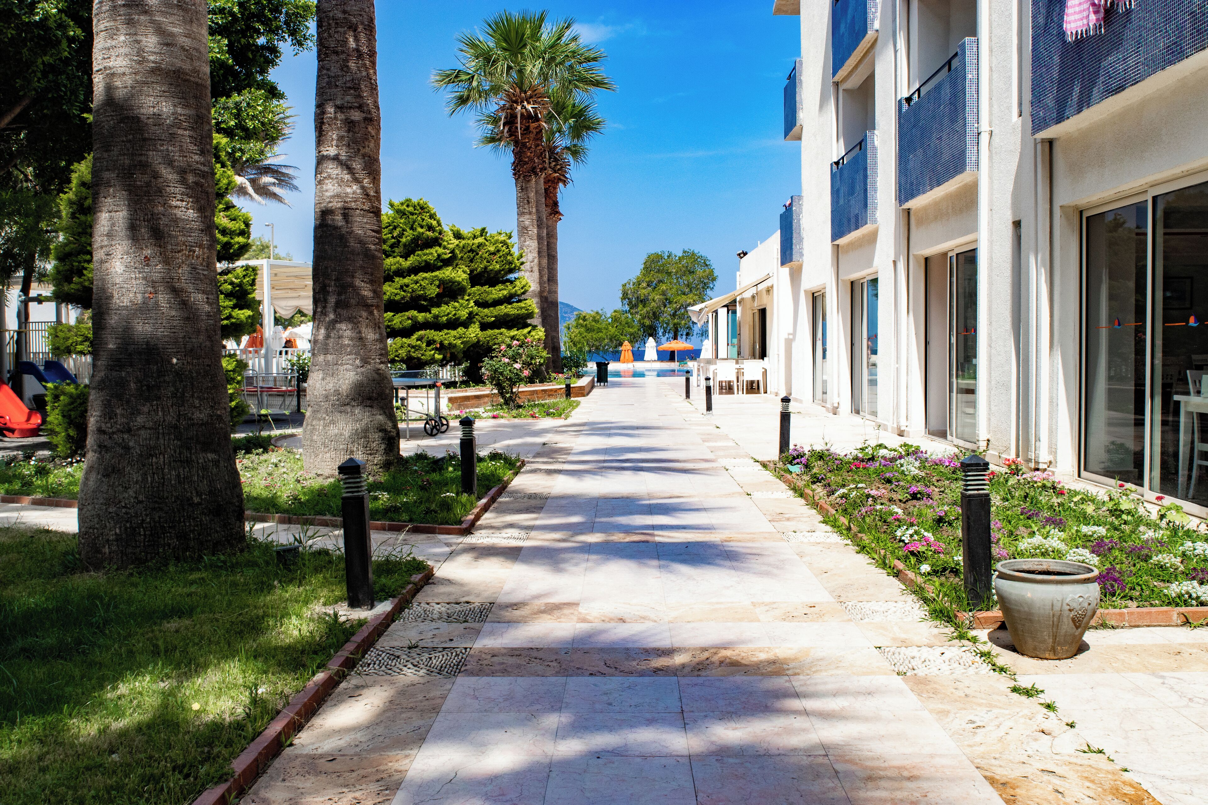 Minibar, escritorio, cunas gratuitas y ropa de cama 