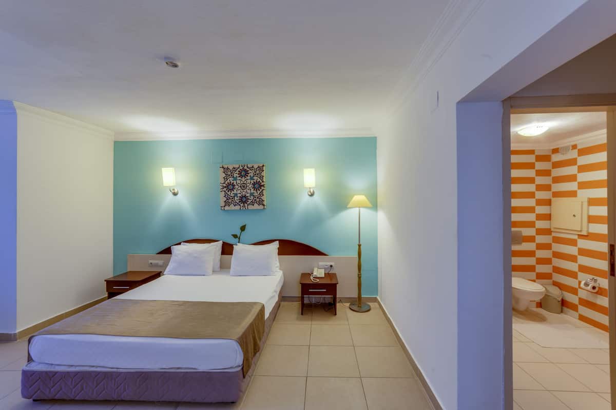 Frigobar, escrivaninha, berços grátis, roupa de cama