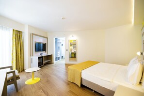 Minibar, desk, free cots/infant beds, bed sheets - SOLANA BY YELKEN (Bodrum)