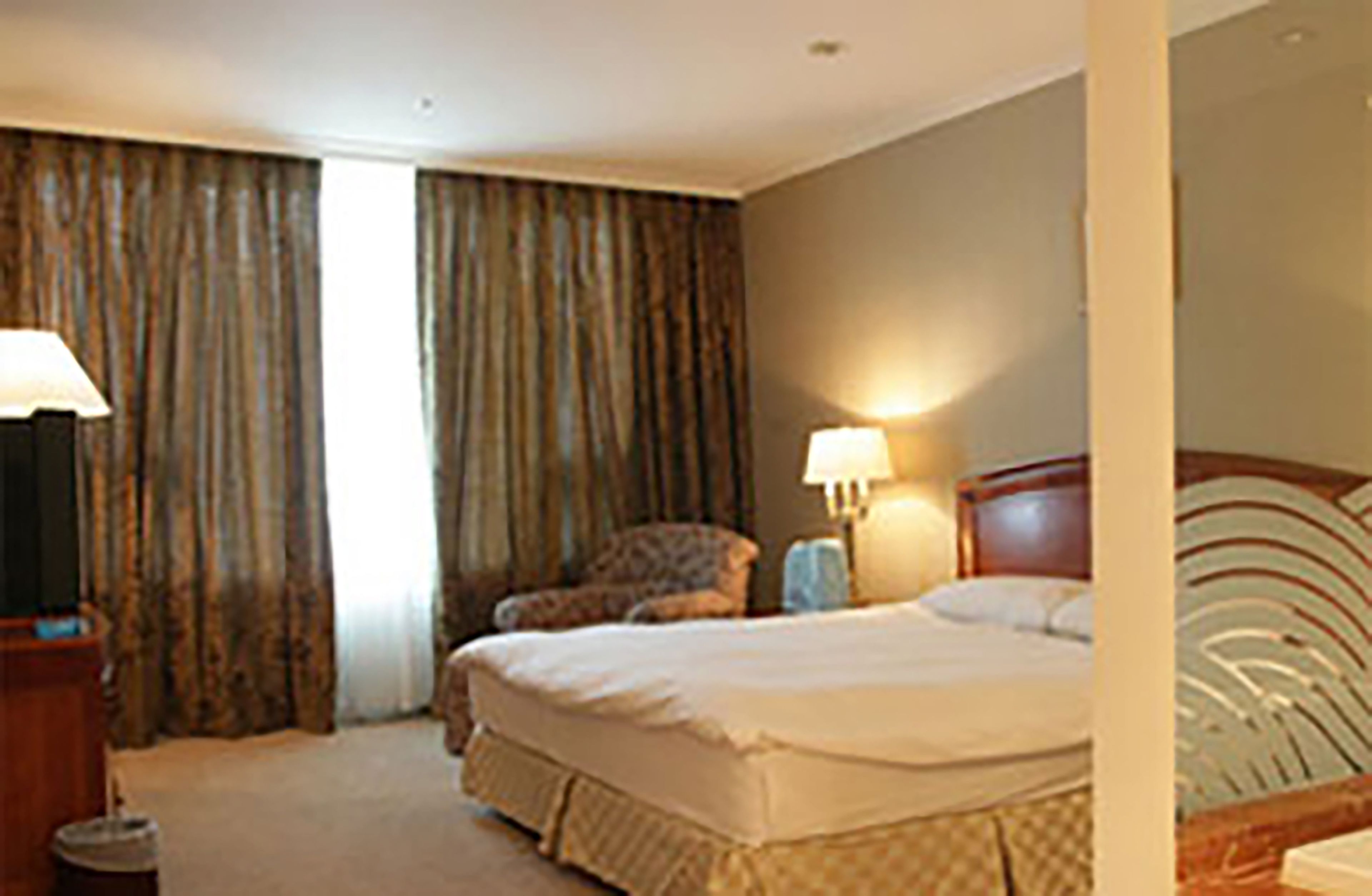 in-room safe, desk, free wifi, bed sheets