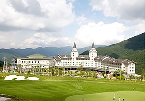 A large, multi-story hotel with a traditional architectural style, featuring a central tower and multiple wings. - High1 Palace Hotel & CC (Jeongseon)
