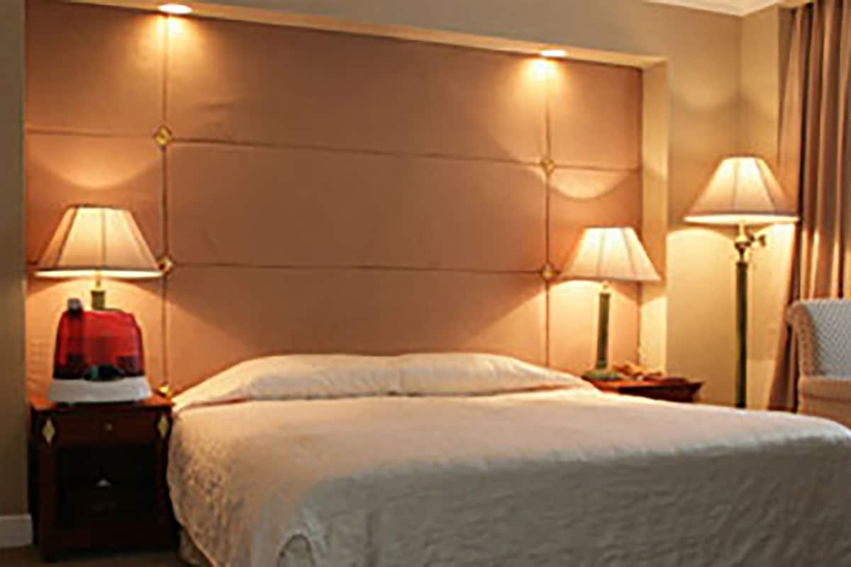 in-room safe, desk, free wifi, bed sheets