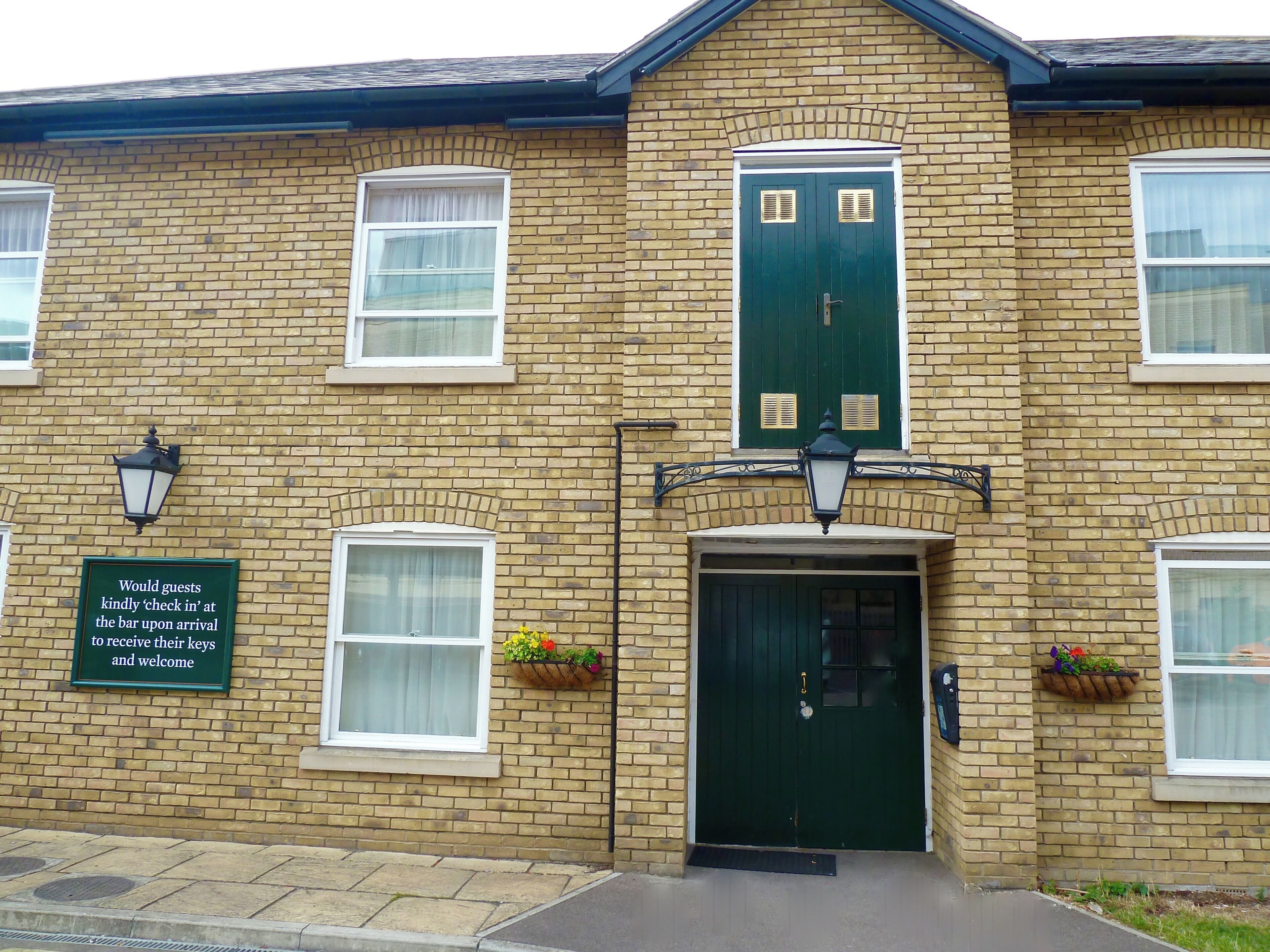 Vista frontal de la propiedad