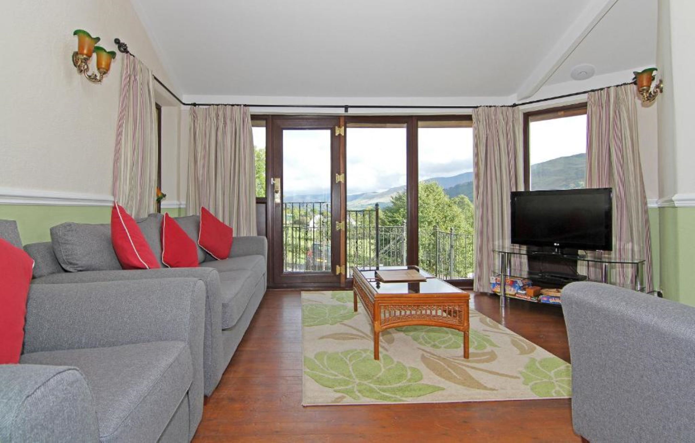 apartment, 2 bedrooms (skiddaw) | living room | tv