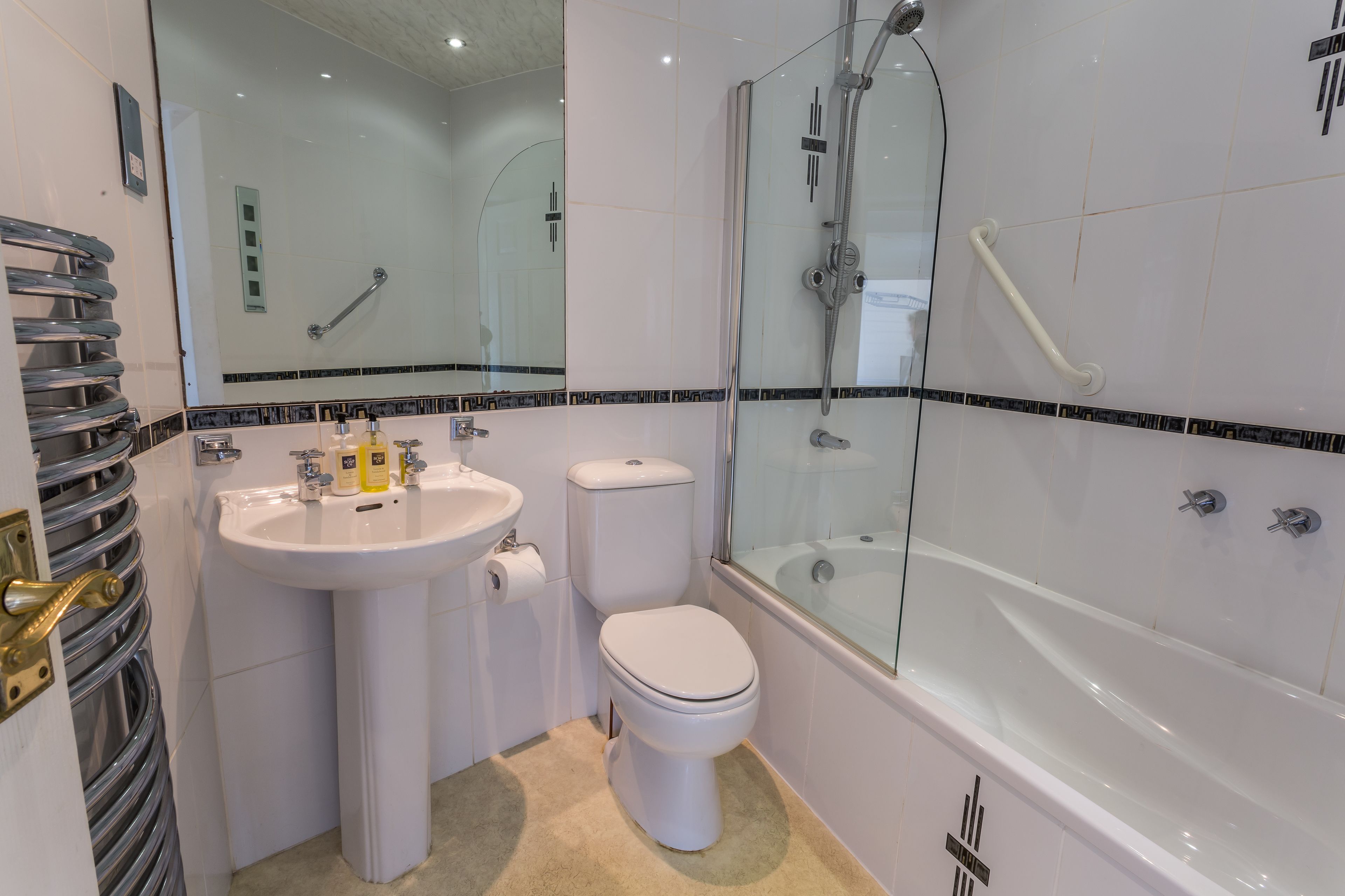 apartment, 1 bedroom | bathroom | shower, free toiletries, hair dryer, towels