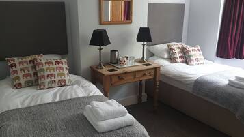 Habitación con 1 cama doble o 2 individuales, baño privado | Wifi