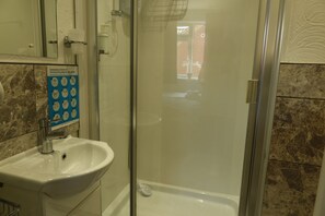 Double or Twin Room, Ensuite | Bathroom - Avonlea Guest House (Banbury)