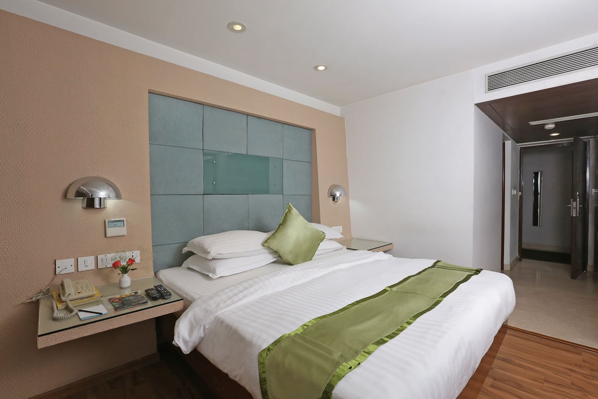 In-room safe, soundproofing, free WiFi