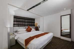 In-room safe, soundproofing, free WiFi - Hotel Trinity Isle (Bengaluru)
