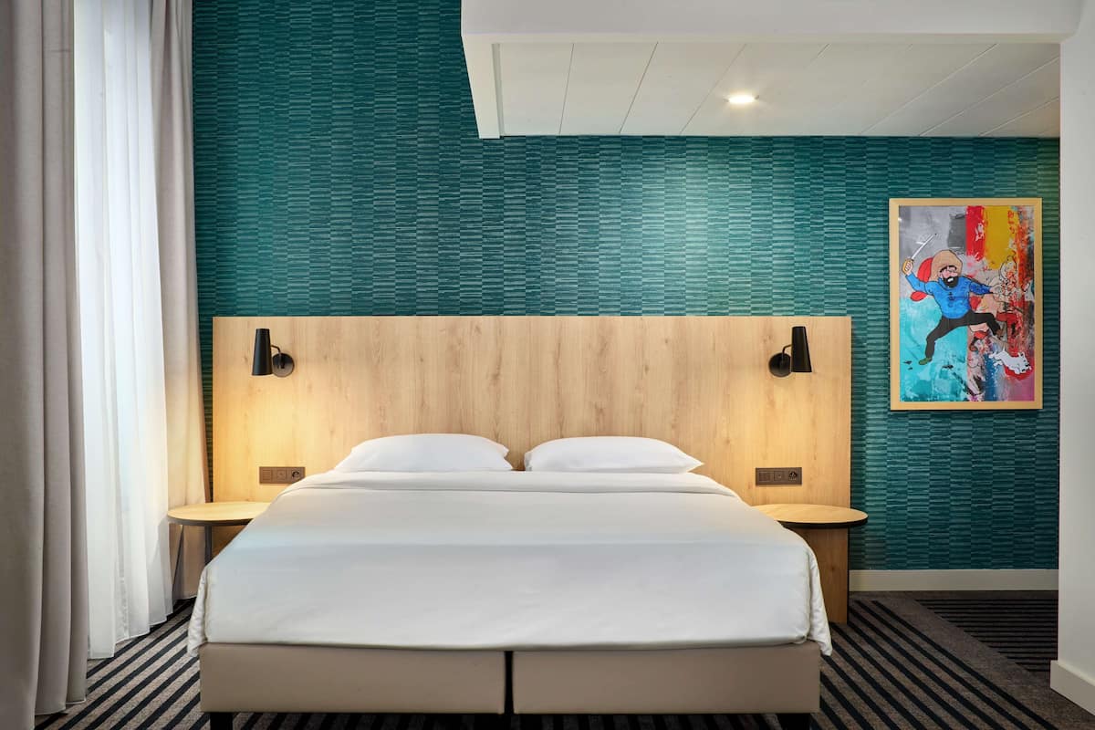 Premium bedding, in-room safe, desk, laptop workspace