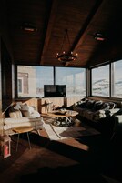 3 间餐厅，供应早餐、午餐和晚餐，土耳其菜