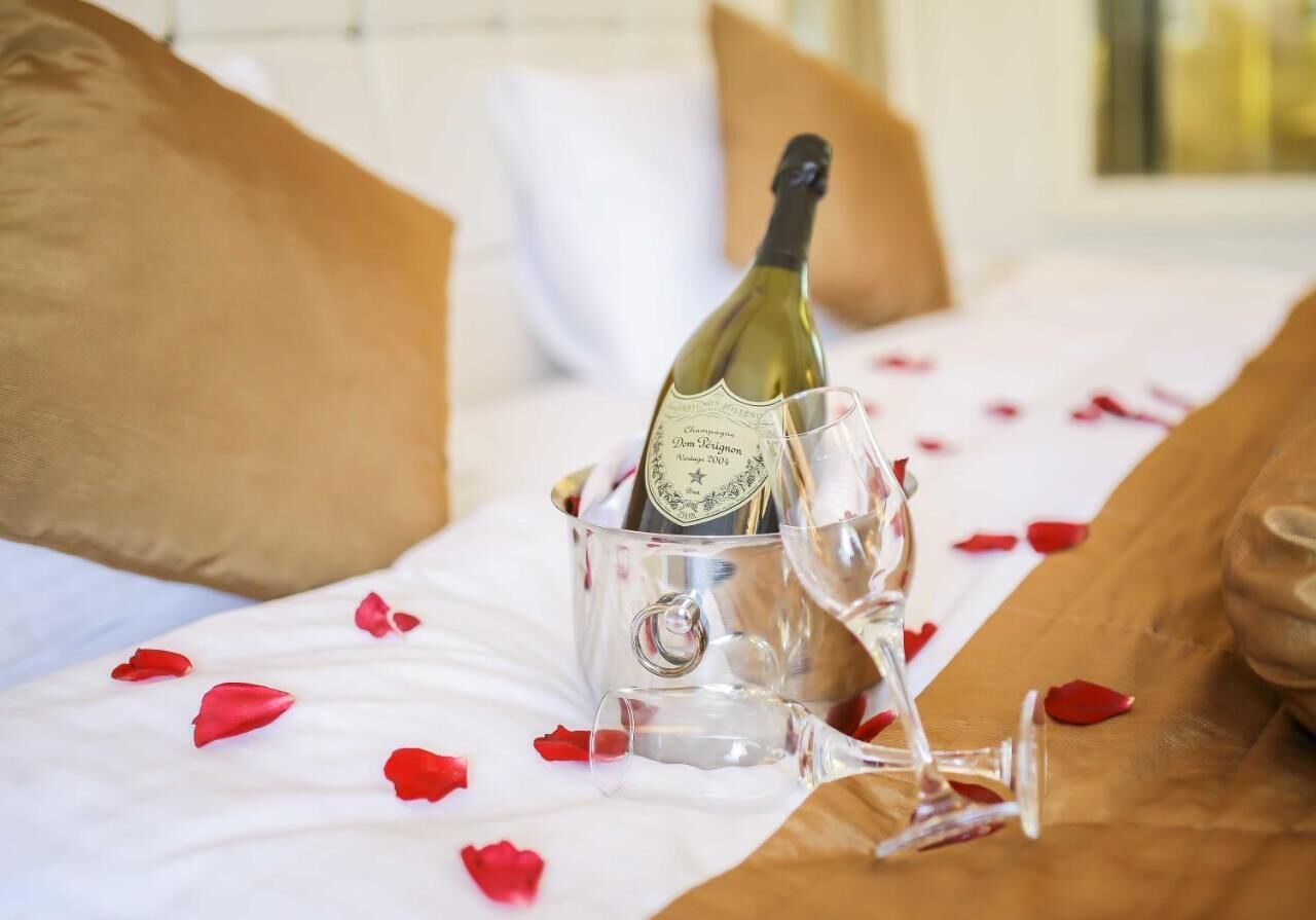 Deluxe Room | Minibar, in-room safe, desk, soundproofing