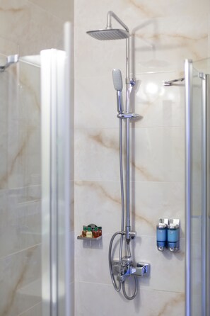 Standard Triple Room | Bathroom shower - Sidonya Hotel (Istanbul)
