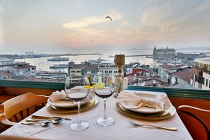 2 من المطاعم، الأطباق العالمية