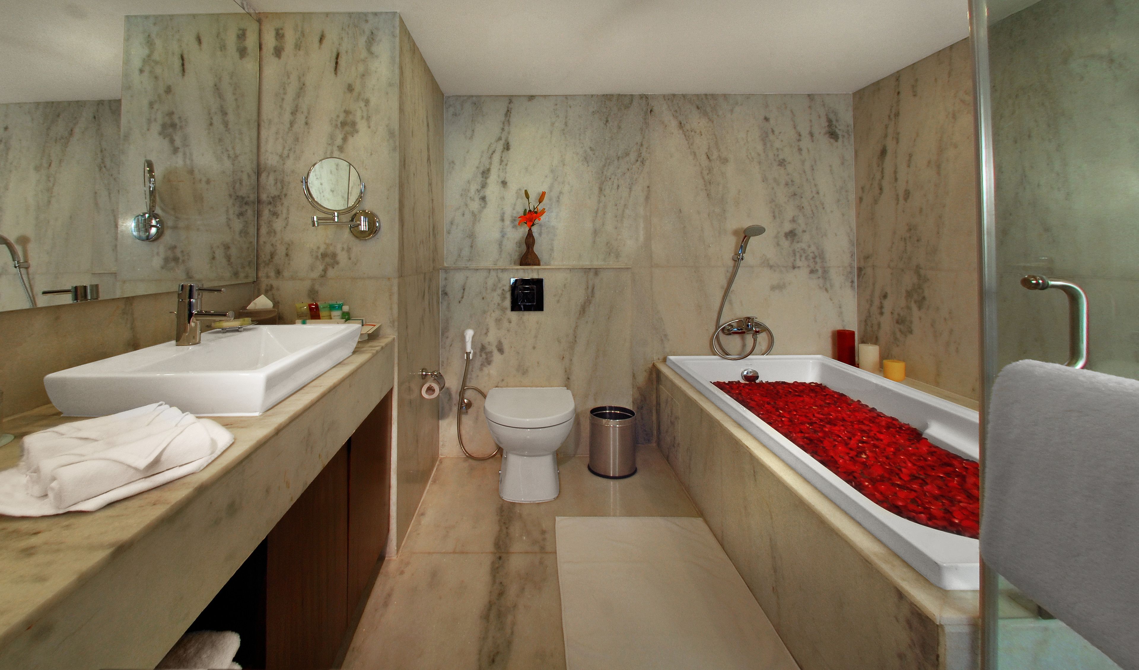 executive suite, 1 bedroom | bathroom | free toiletries, hair dryer, bathrobes, slippers