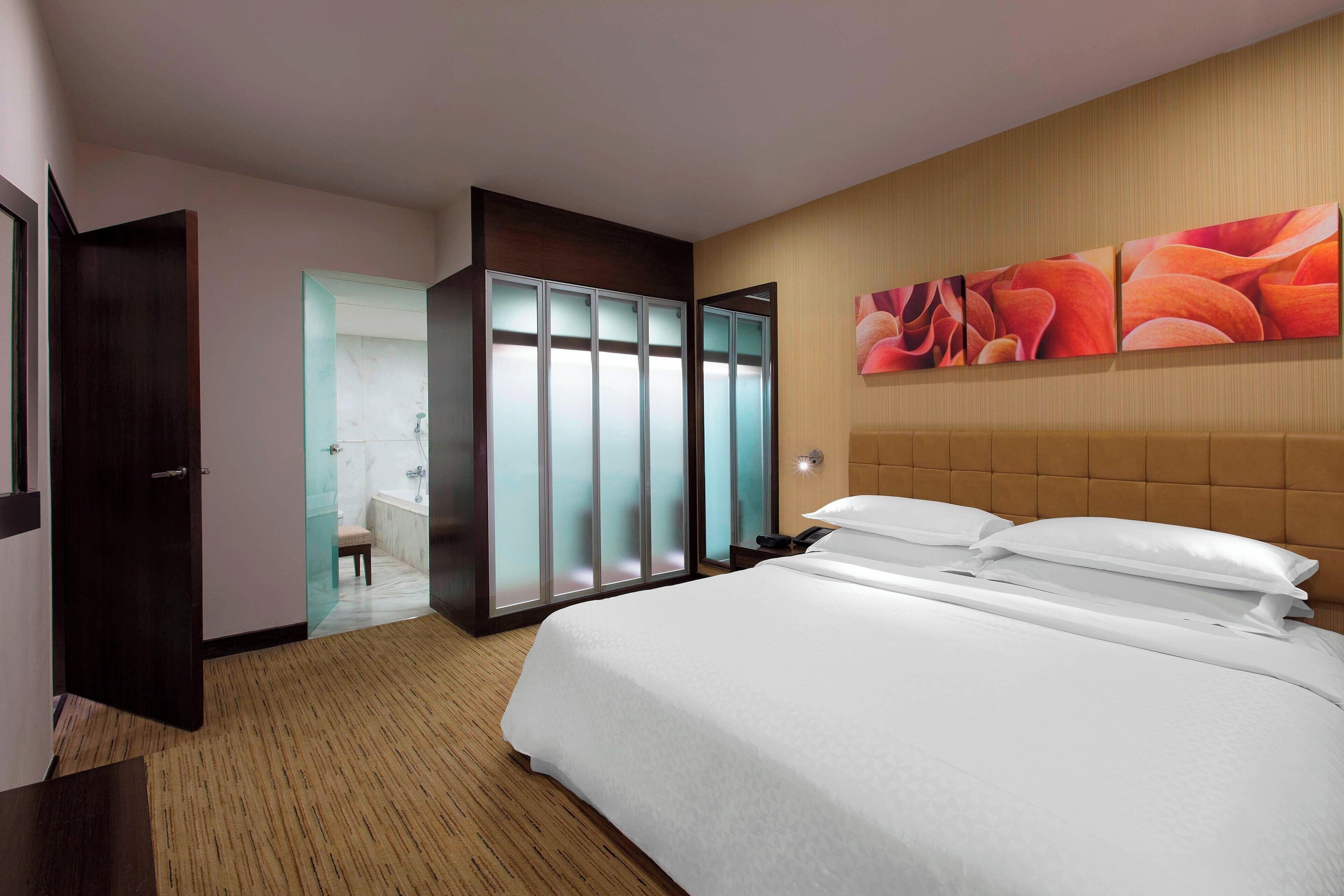 Executive-svíta - 1 svefnherbergi | Rúm með „pillowtop“-dýnum, míníbar, öryggishólf í herbergi