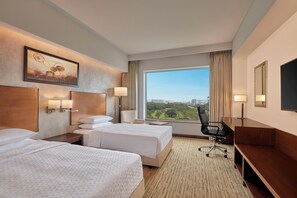 Colchones con pillow-top, minibar y caja de seguridad en la habitación