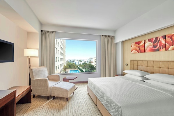 Studio, 1 King Bed | Pillowtop beds, minibar, in-room safe, individually furnished - Four Points by Sheraton Hotel & Serviced Apartments, Pune (Pune)