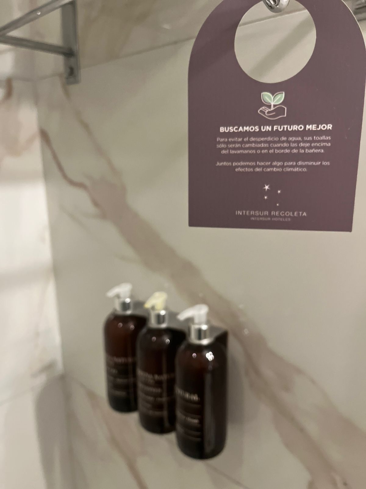 combined shower/bathtub, rainfall showerhead, free toiletries