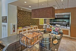 Breakfast served - Hilton Garden Inn Mt. Laurel (Mount Laurel)