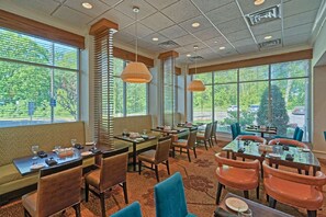 Breakfast served - Hilton Garden Inn Mt. Laurel (Mount Laurel)