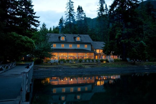 Exterior - Lake Crescent Lodge (Port Angeles)