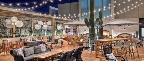 Breakfast, lunch, dinner served; American cuisine