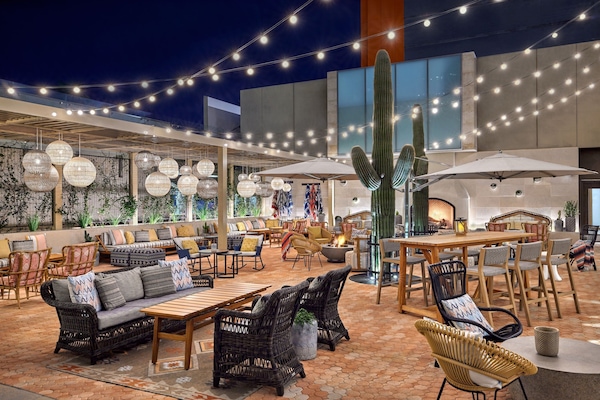 Breakfast, lunch, dinner served; American cuisine