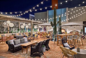 Sarapan, makan tengah hari, makan malam dihidangkan; masakan Amerika 