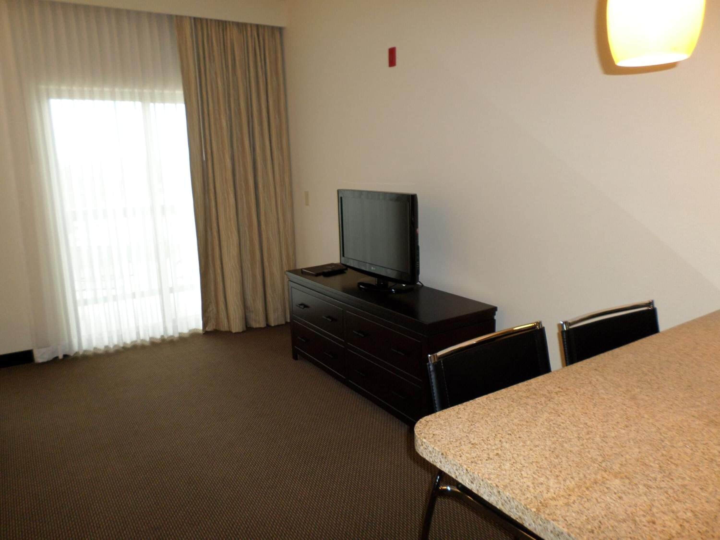 plasma tv, ipod dock