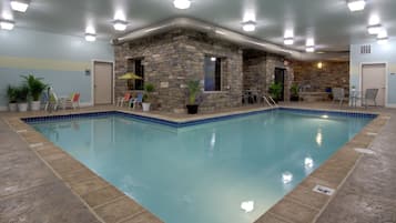 Indoor pool, sun loungers