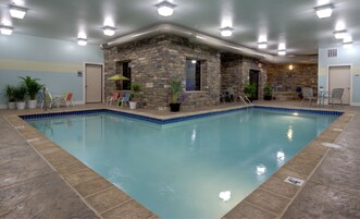 Indoor pool, sun loungers