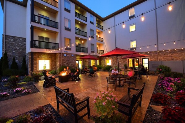 Property grounds - Berlin Grande Hotel (Millersburg)