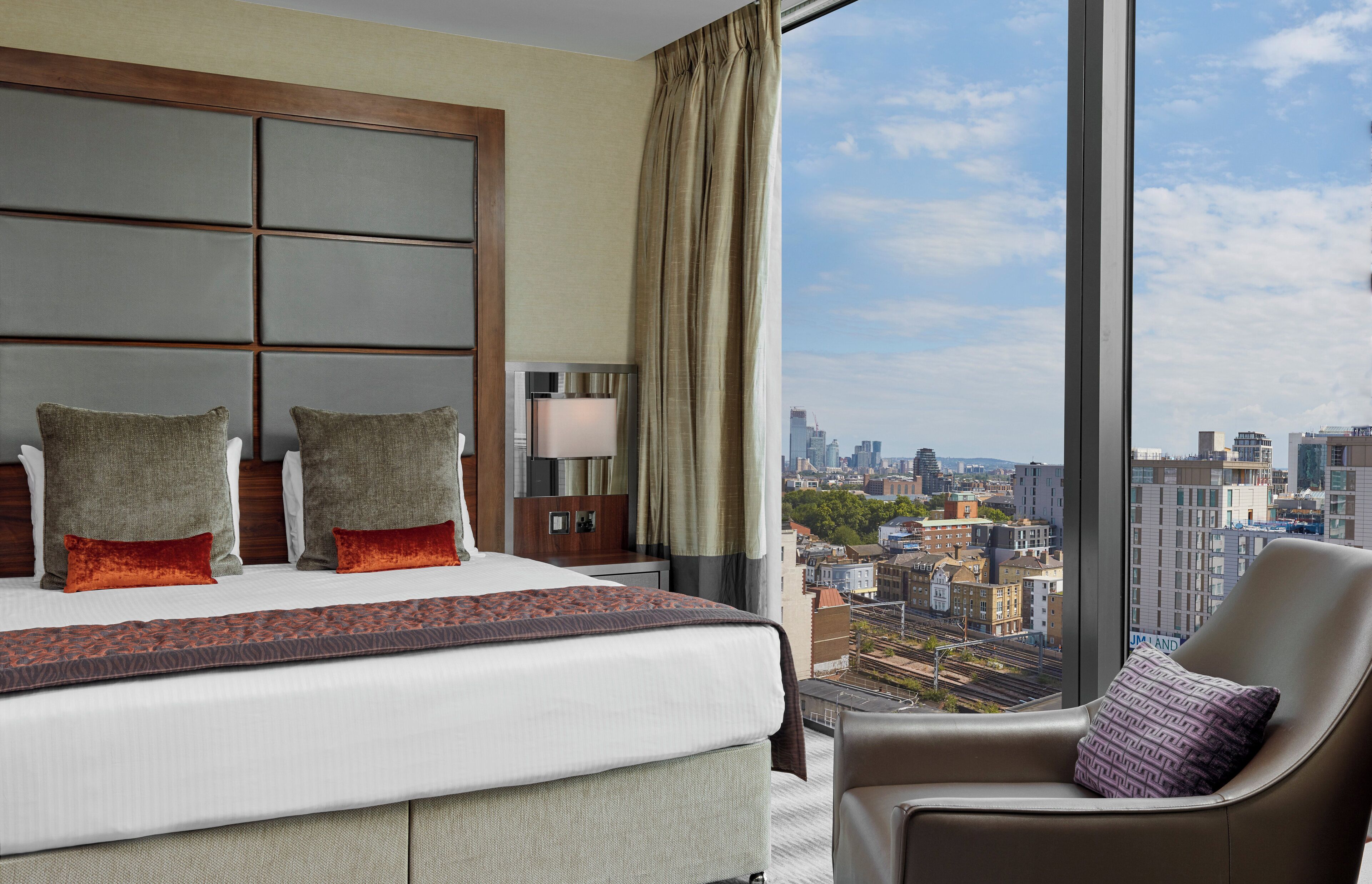 in-room safe, desk, laptop workspace, blackout curtains