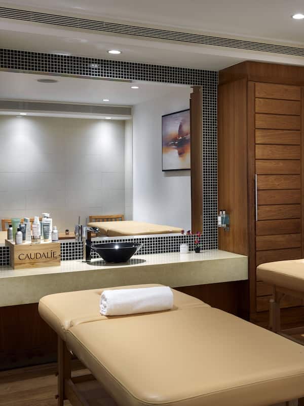 Een sauna, lichaamsbehandelingen, aromatherapie, body wraps, body scrubs