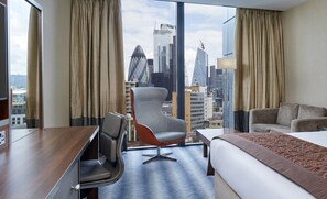 Executive-Doppelzimmer | Zimmersafe, Schreibtisch, laptopgeeigneter Arbeitsplatz