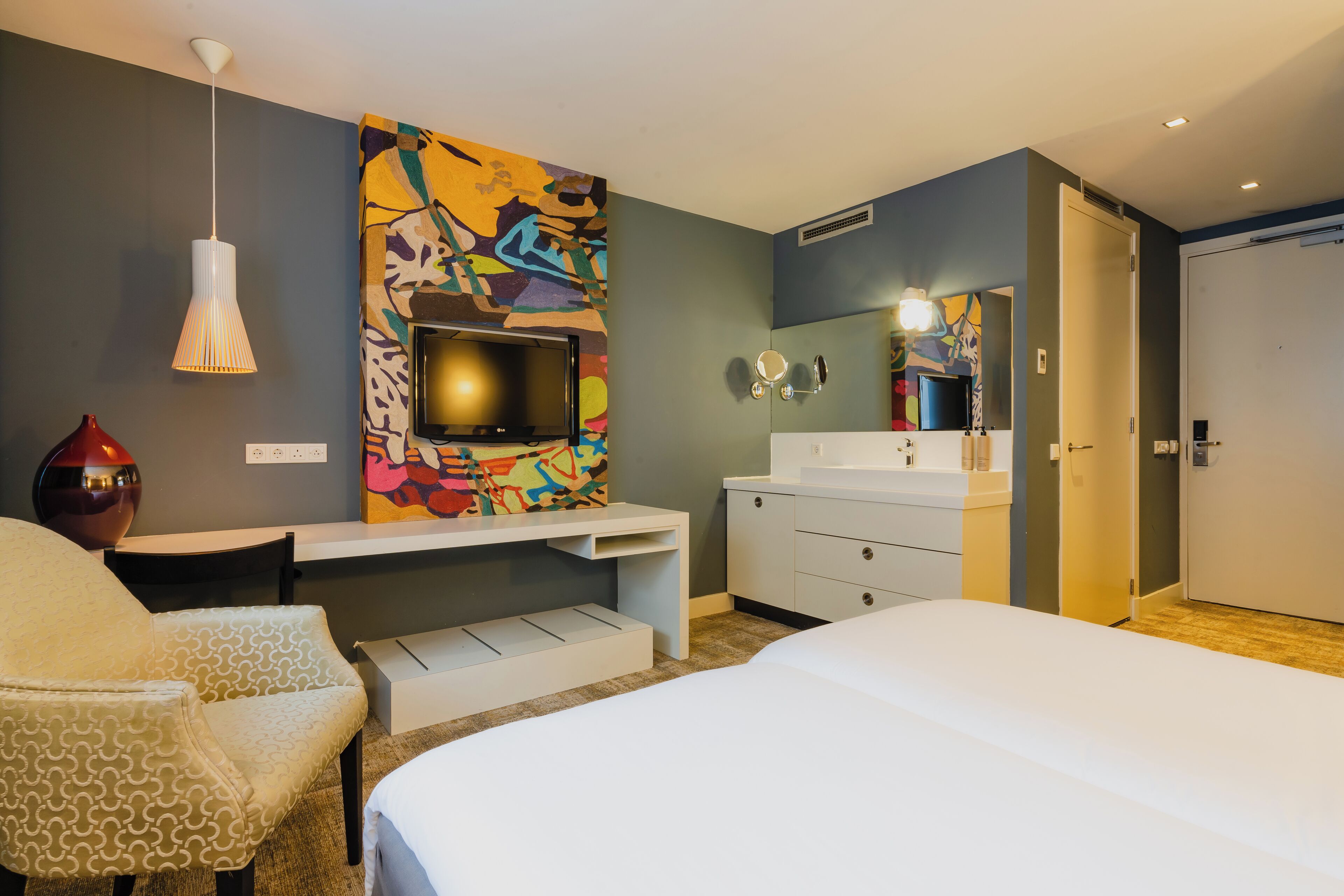 executive room (souterrain) | hypo-allergenic bedding, in-room safe, desk, iron/ironing board